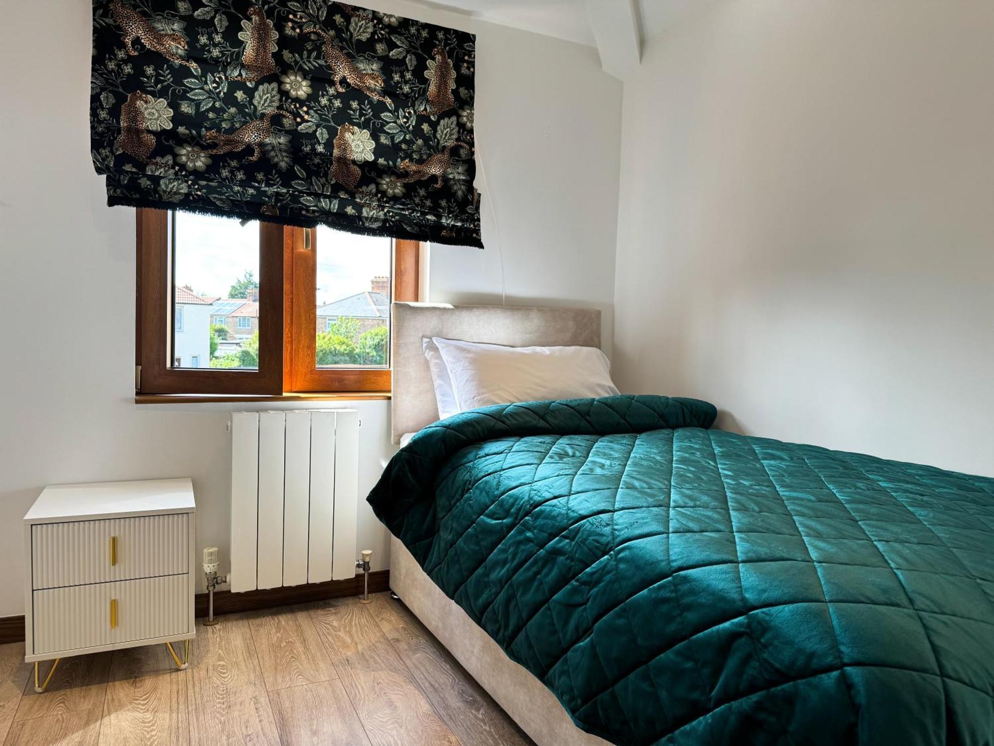 Luxurious 3bed House With Bath & Garden *