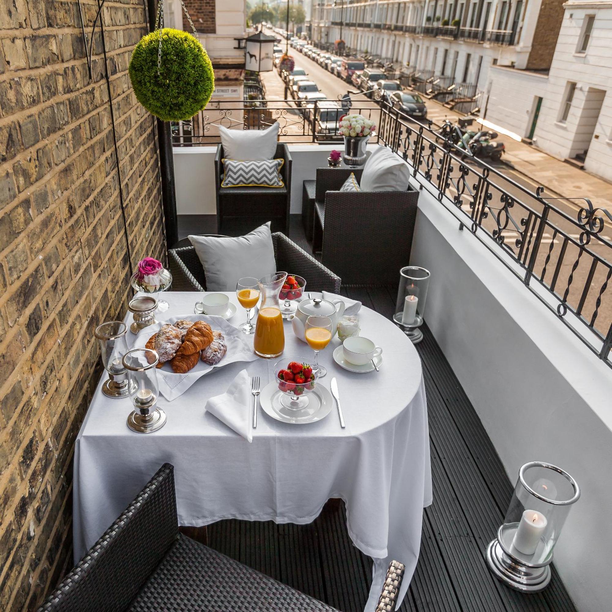 Beautiful & Luxurious 3 Bed Home, With Amazing Terrace *