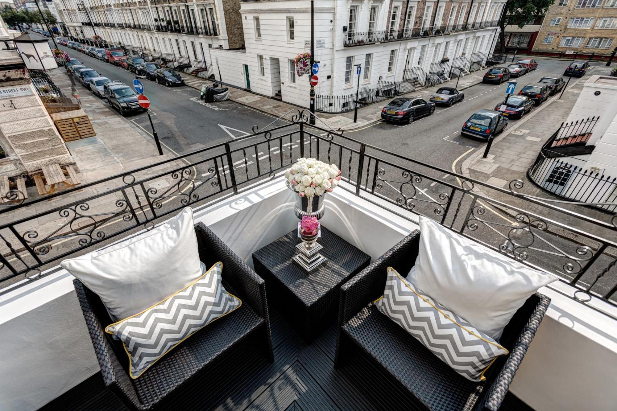 Beautiful & Luxurious 3 Bed Home, With Amazing Terrace *
