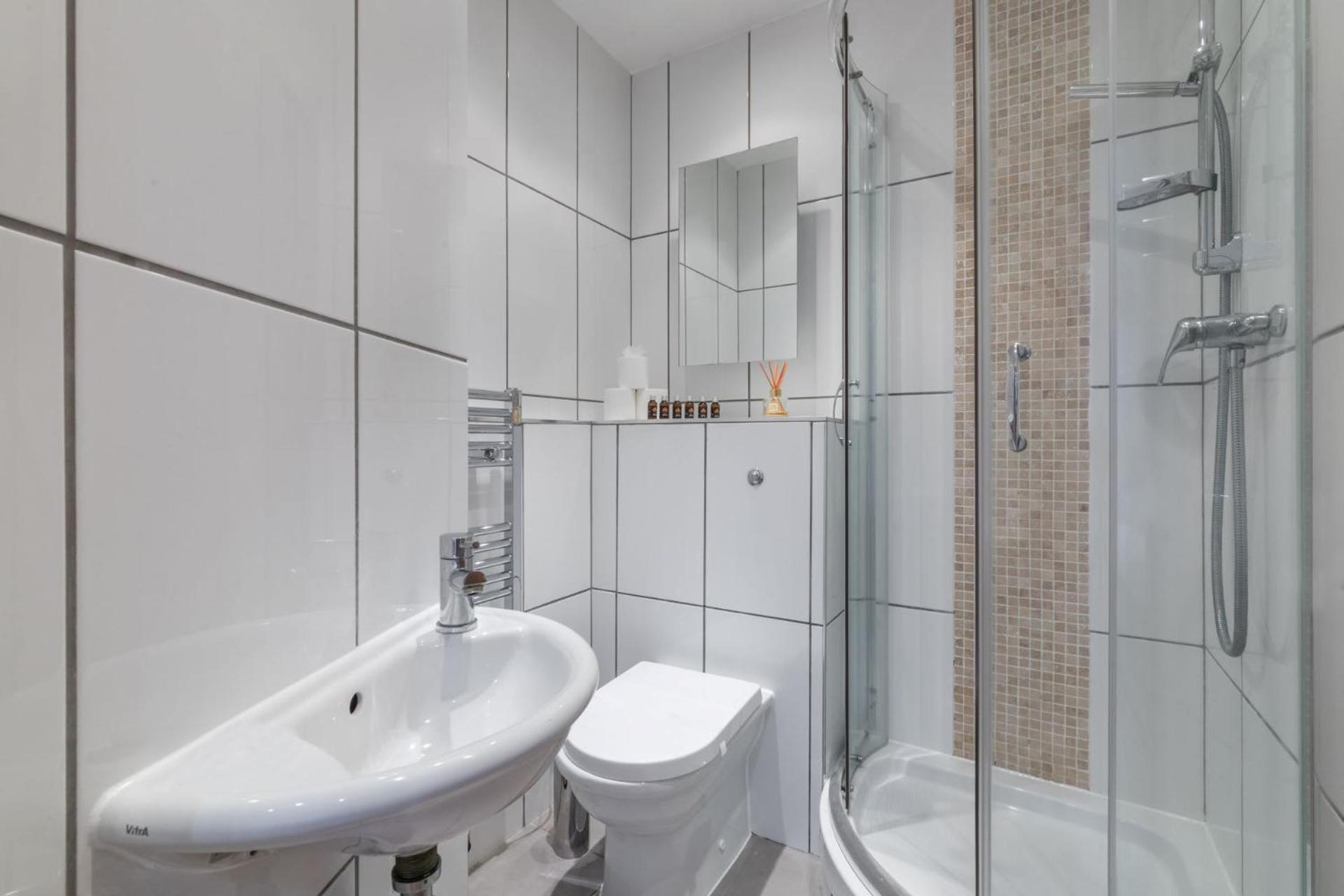 For - Fitzrovia - By Frankie Says Apartment