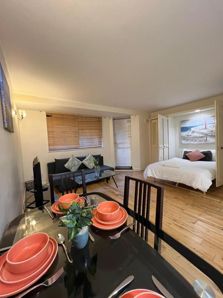 Apartment Chelsea Studio - Sleeps 4 - Near Cromwell Hospital