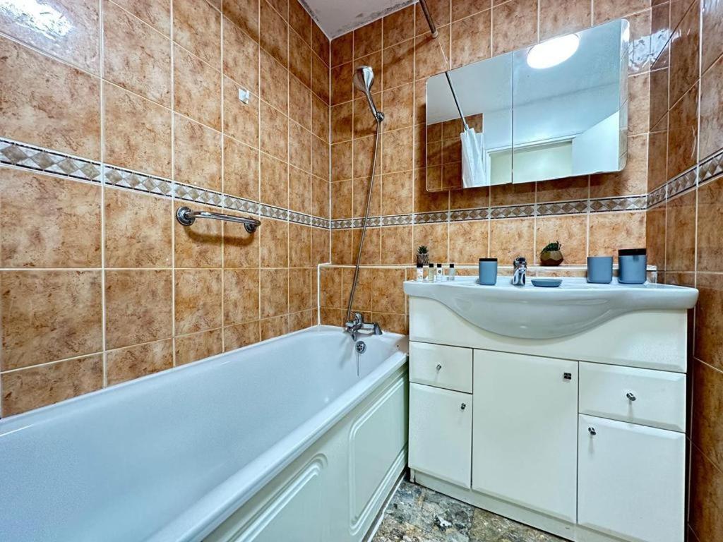Chelsea Studio - Sleeps 4 - Near Cromwell Hospital * London