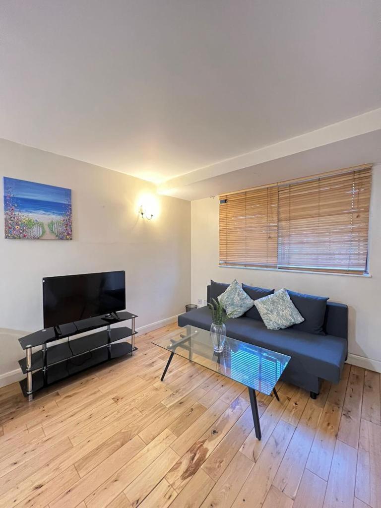 Apartment Chelsea Studio - Sleeps 4 - Near Cromwell Hospital *