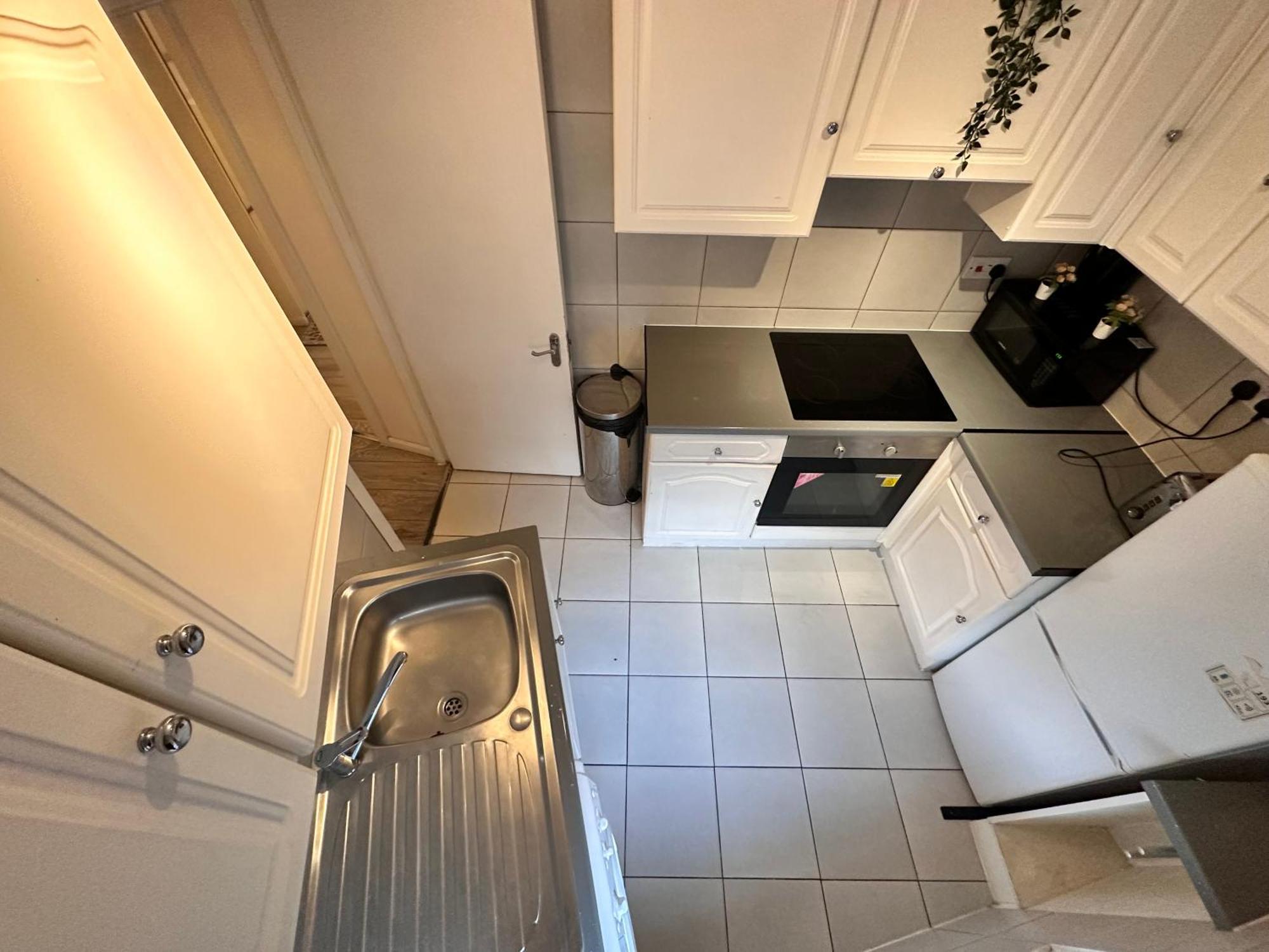 Chelsea Studio - Sleeps 4 - Near Cromwell Hospital Apartment London