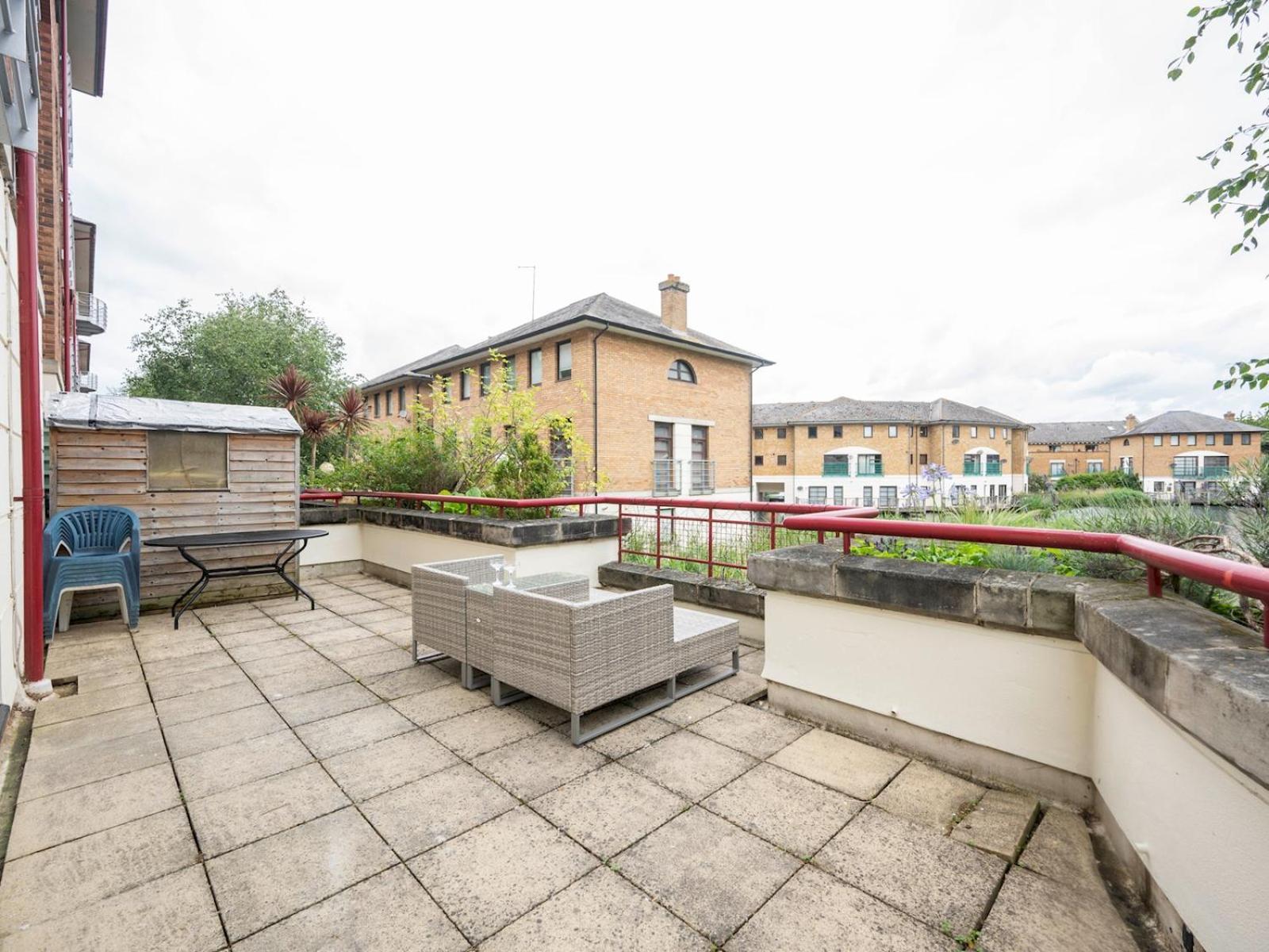Pass The Keys - Waterfront Terrace Parking Apartamento Londres