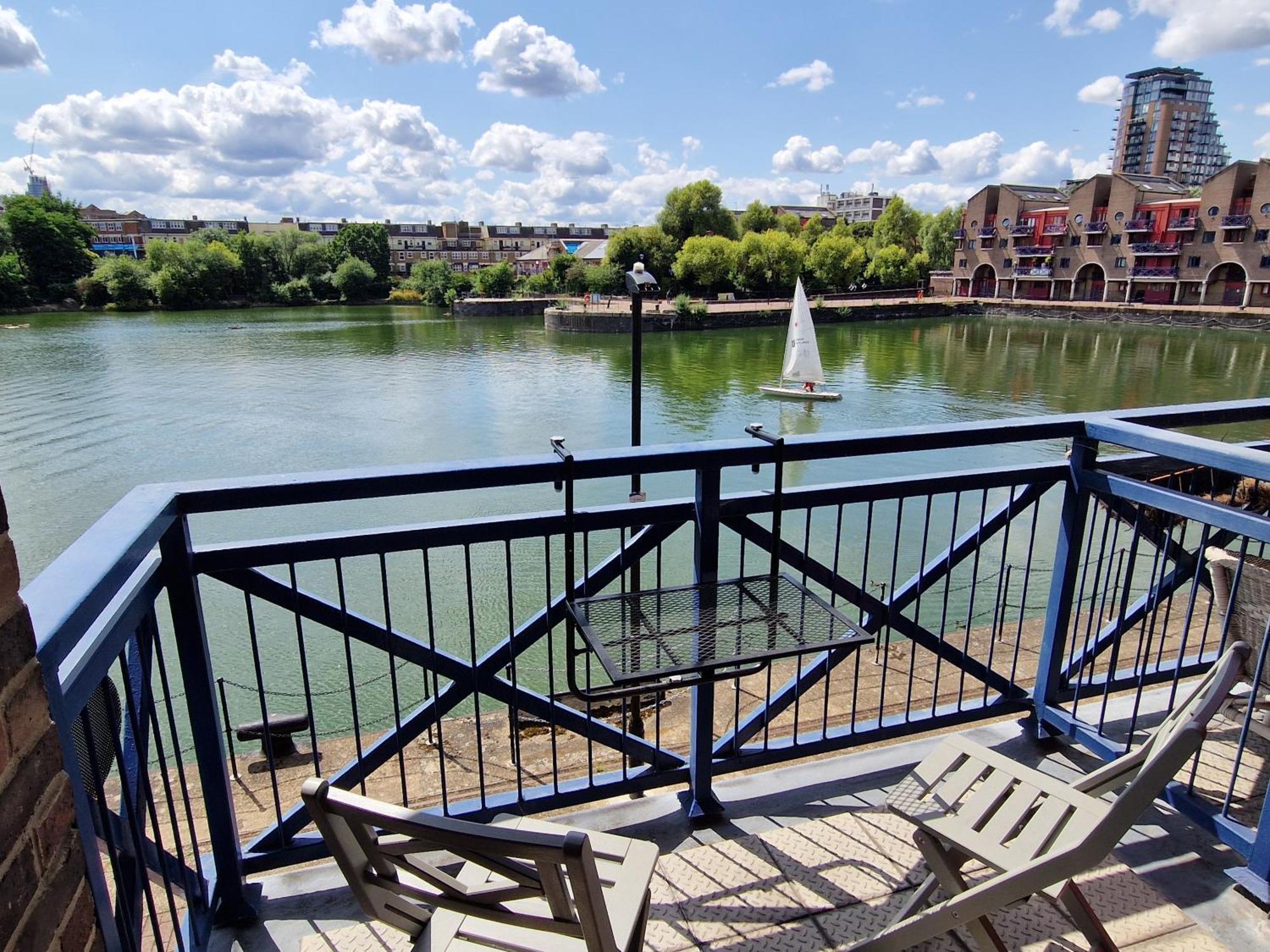 Wapping 700sqft 2 Bedroom - South Facing Dockside Views - Secure Parking Apartamento Londres