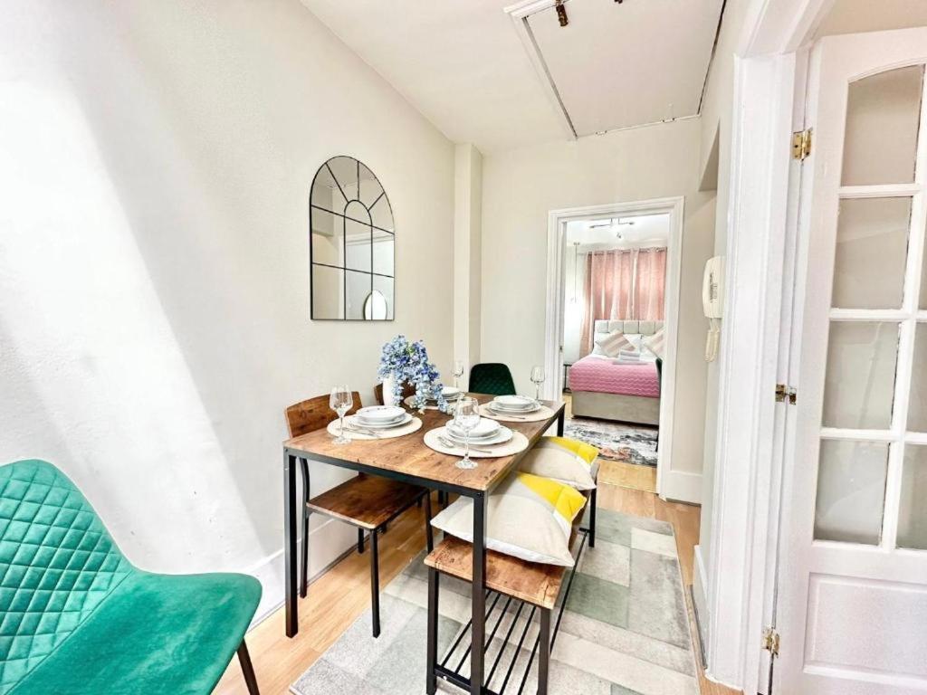 Apartment Beautiful Two Bedroom Queensway *