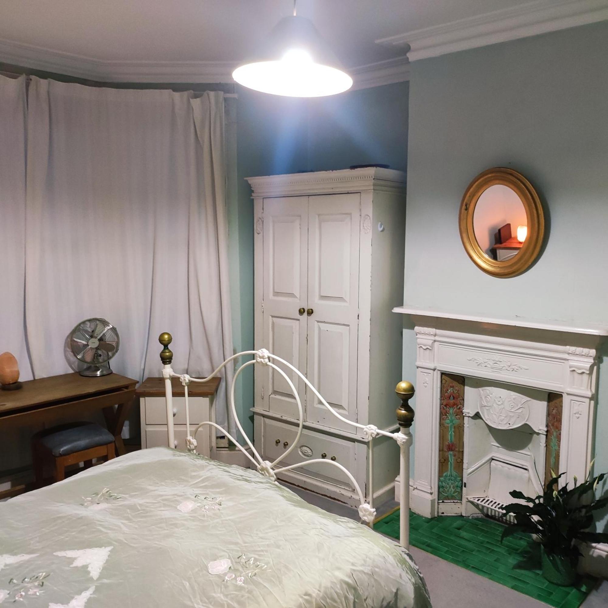 Cosy Double Near Wimbledon Londres