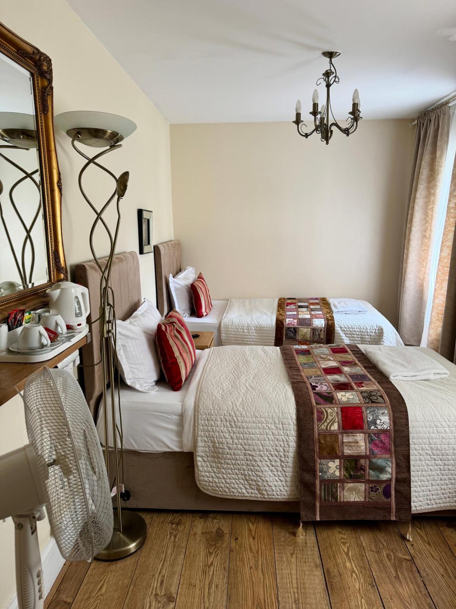 Abc Hyde Park Hotel 3*