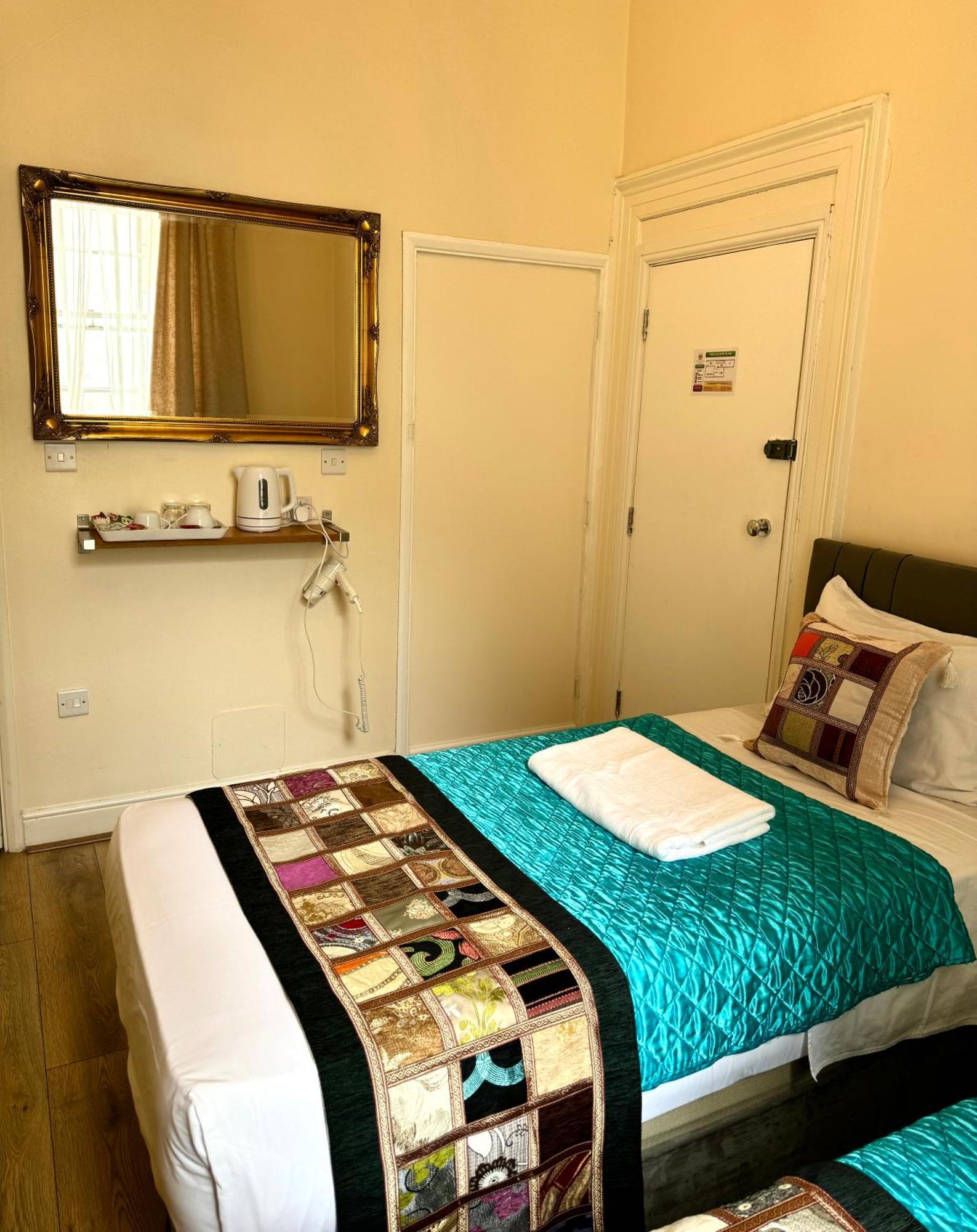 Hotel Abc Hyde Park 3*
