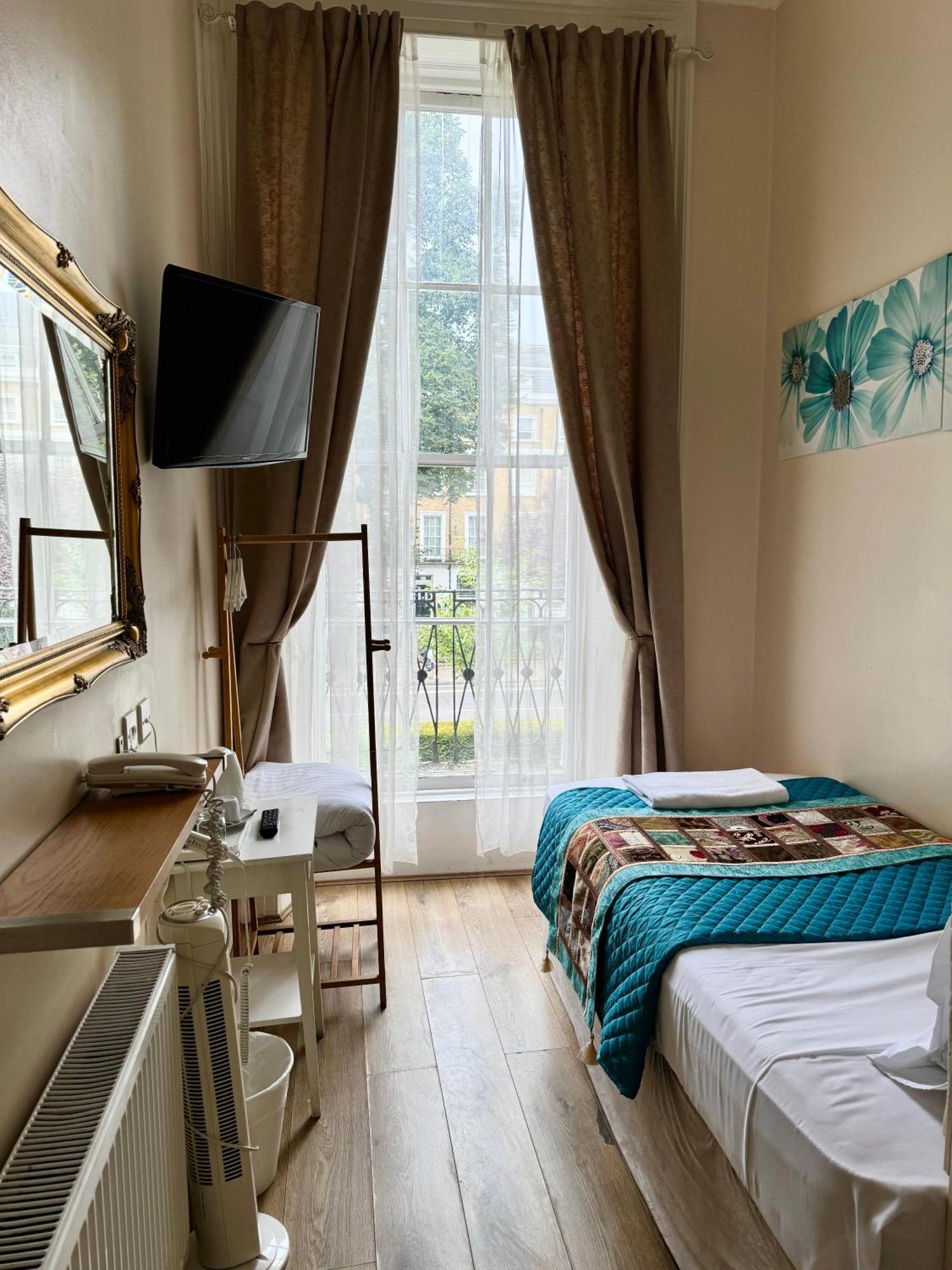 Hotel Abc Hyde Park 3*