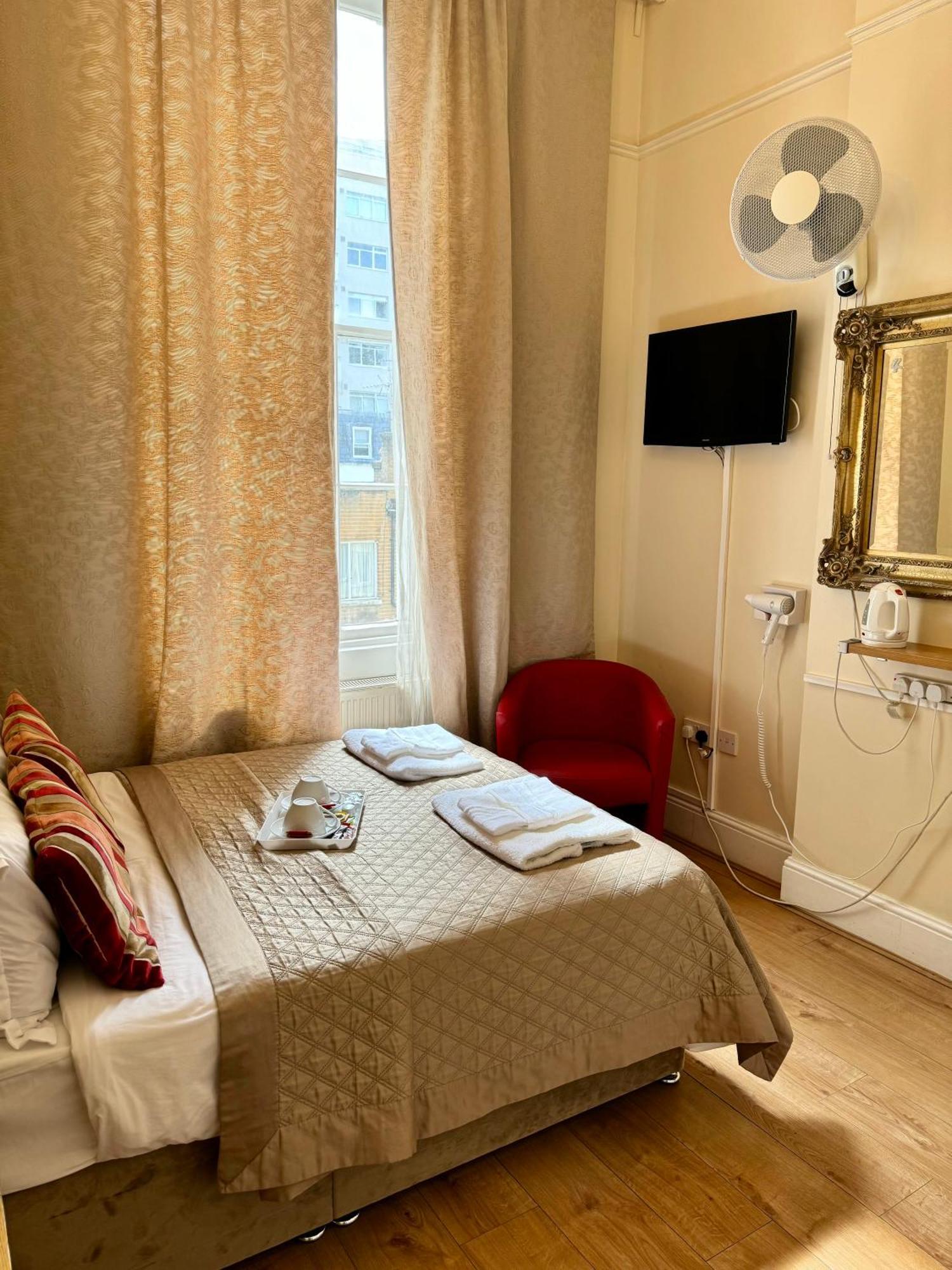 Abc Hyde Park Hotel 3*