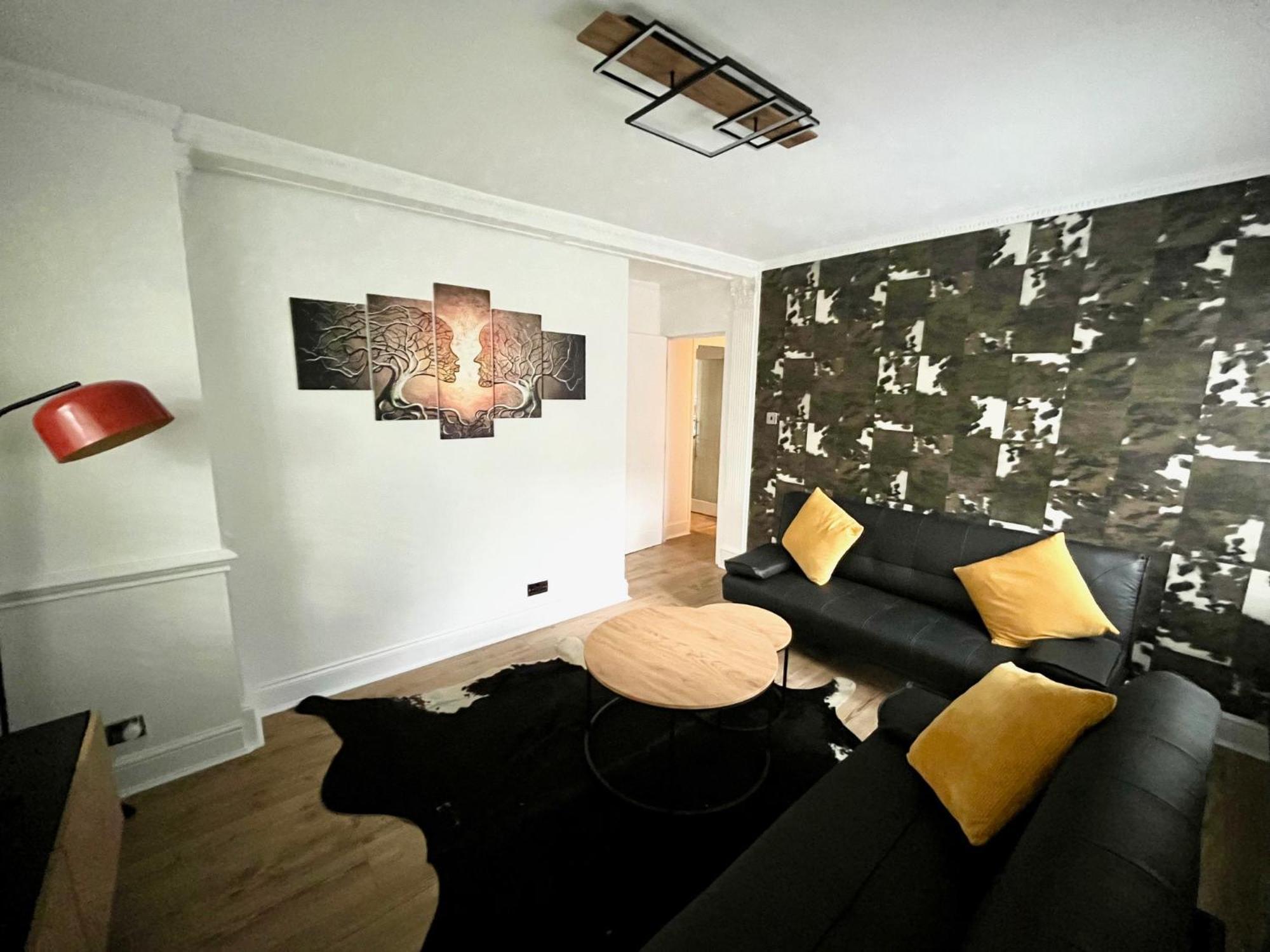 Newly Refurbished ,chic, Attractive 3 Bedroom Flat * Londres