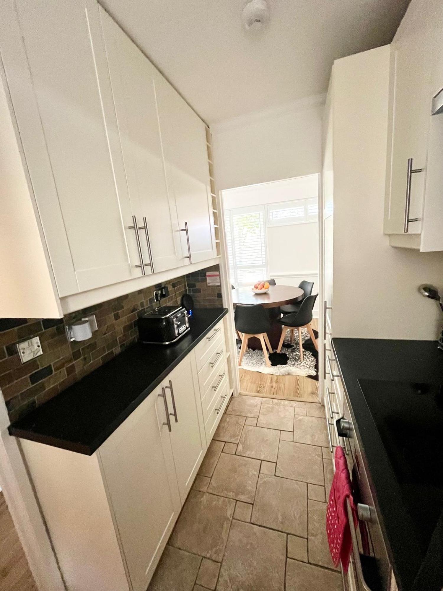 Newly Refurbished ,chic, Attractive 3 Bedroom Flat Apartamento Londres