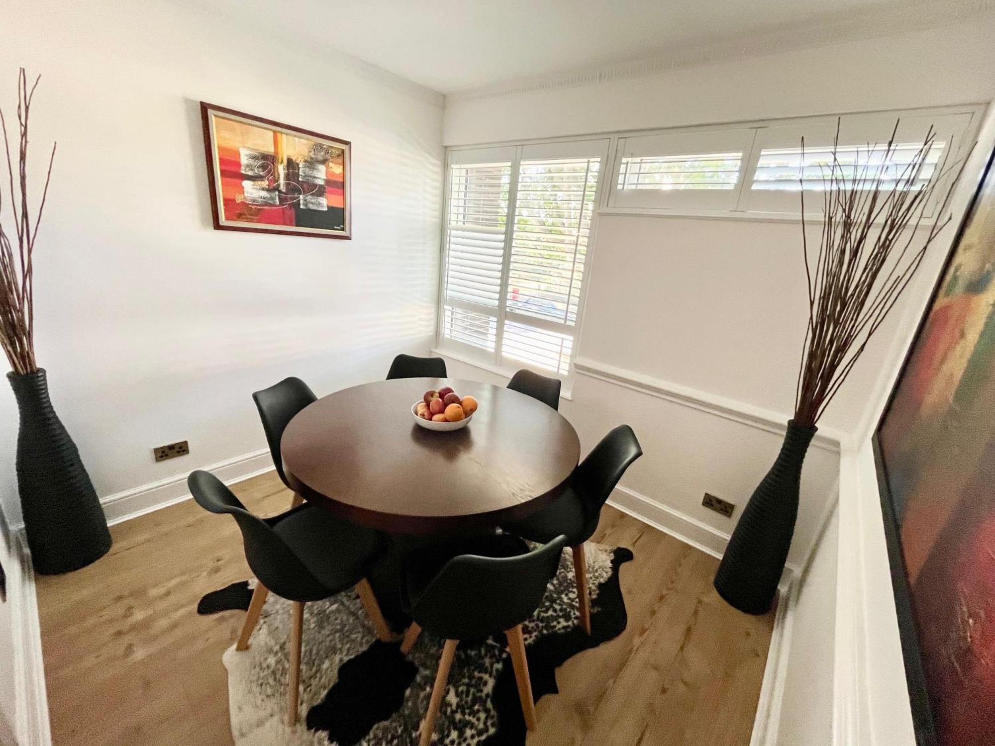 Apartamento Newly Refurbished ,chic, Attractive 3 Bedroom Flat Londres
