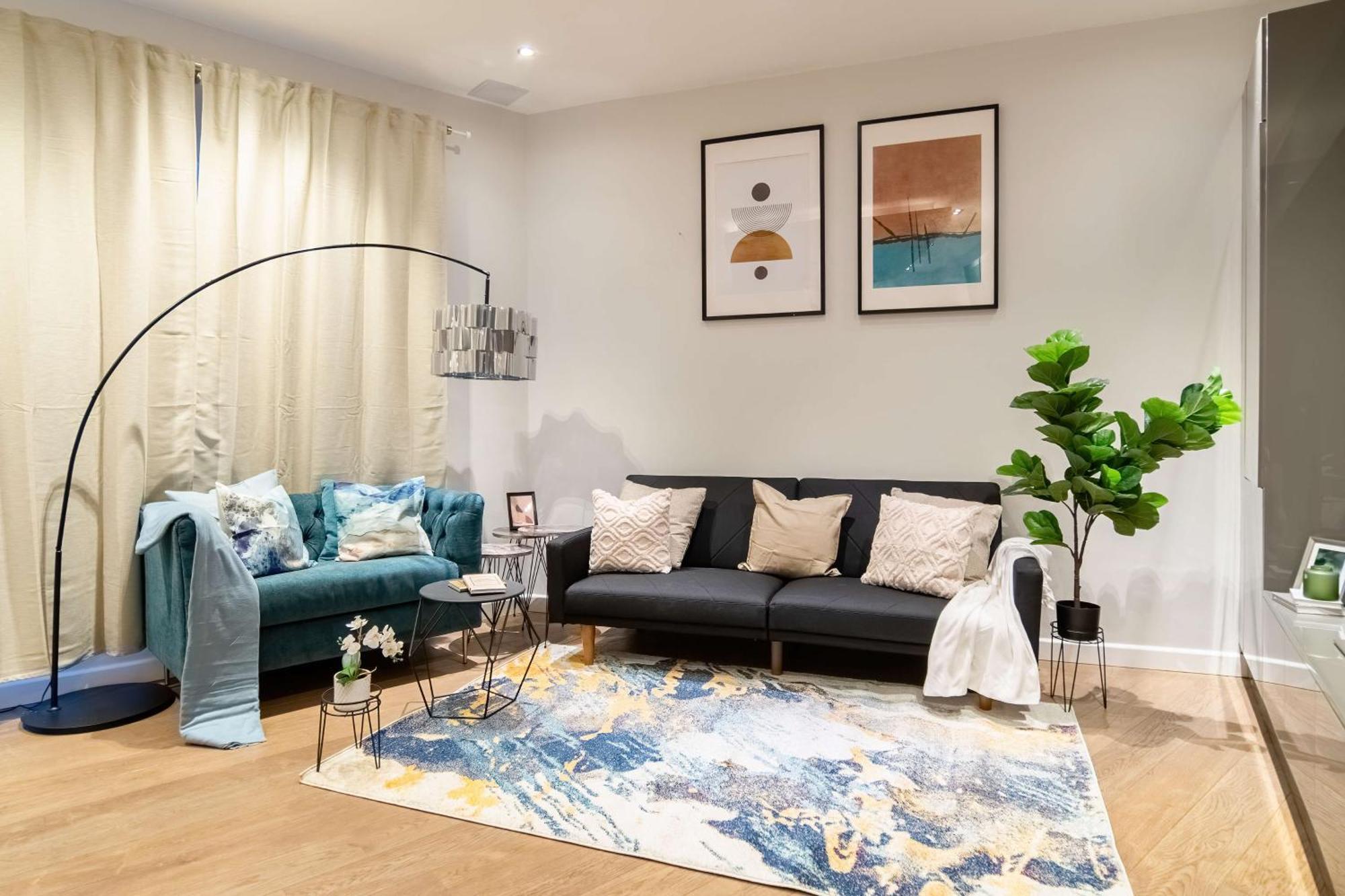 Camden Coach House By Livestay Short Lets & Serviced With Terrace Retreat & Parking *