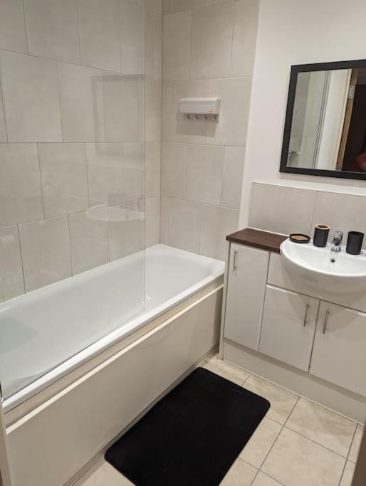 Premium Offers L Last-minute L Remigro Short Lets L 1 Bed Flat L Royal Docks L Airport & Excel L 2 Bed St Albans L Family Friendly L Near Bus Stop L Centre L Book Today With Remigro Londres