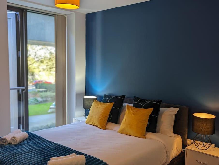 Premium Offers L Last-minute L Remigro Short Lets L 1 Bed Flat L Royal Docks L Airport & Excel L 2 Bed St Albans L Family Friendly L Near Bus Stop L Centre L Book Today With Remigro Apartamento