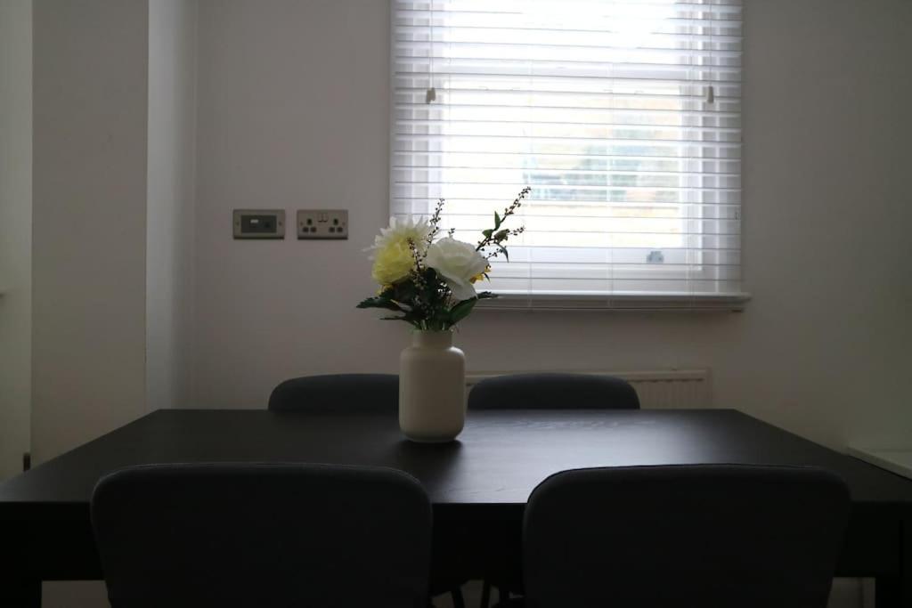 2 Bedroom Modern, Simple Flat In Broadway Market Appartement *