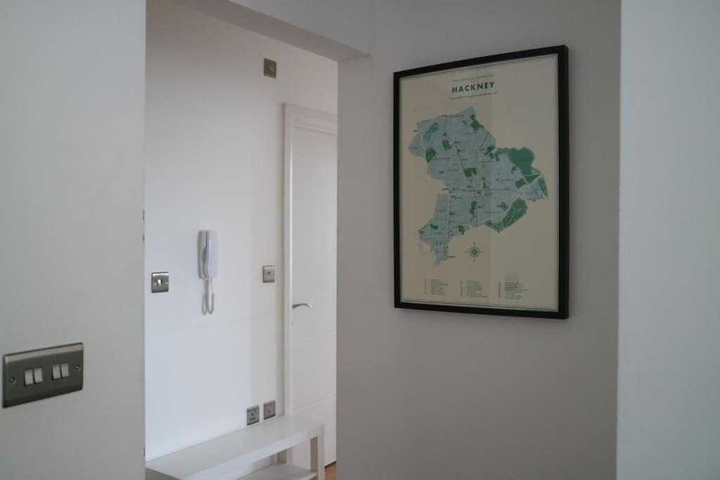 2 Bedroom Modern, Simple Flat In Broadway Market * Londres