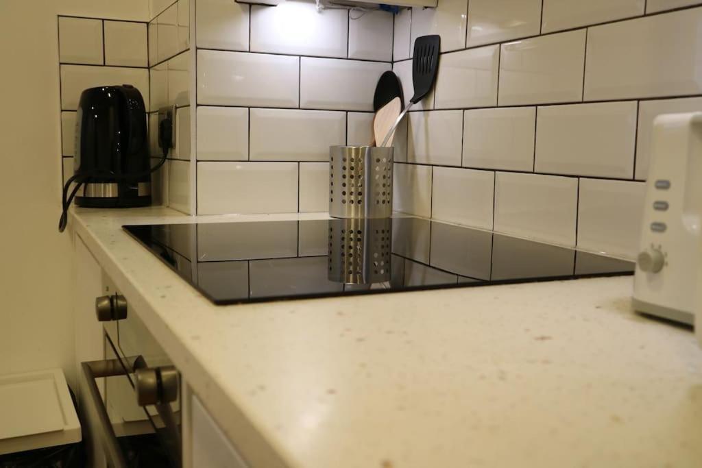 2 Bedroom Modern, Simple Flat In Broadway Market Appartement Londres