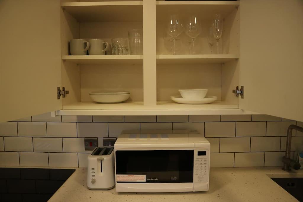 2 Bedroom Modern, Simple Flat In Broadway Market Londres