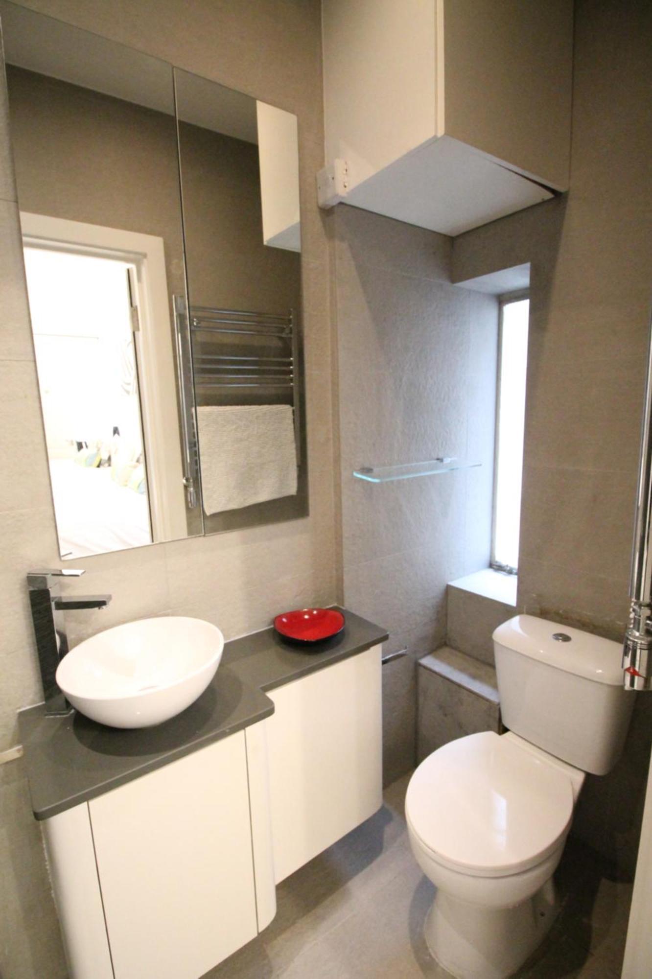Contemporary 3 Double Bedroom 2 Bathroom Haven In The Heart Of Chelsea Exquisite With A Designer's Touch London
