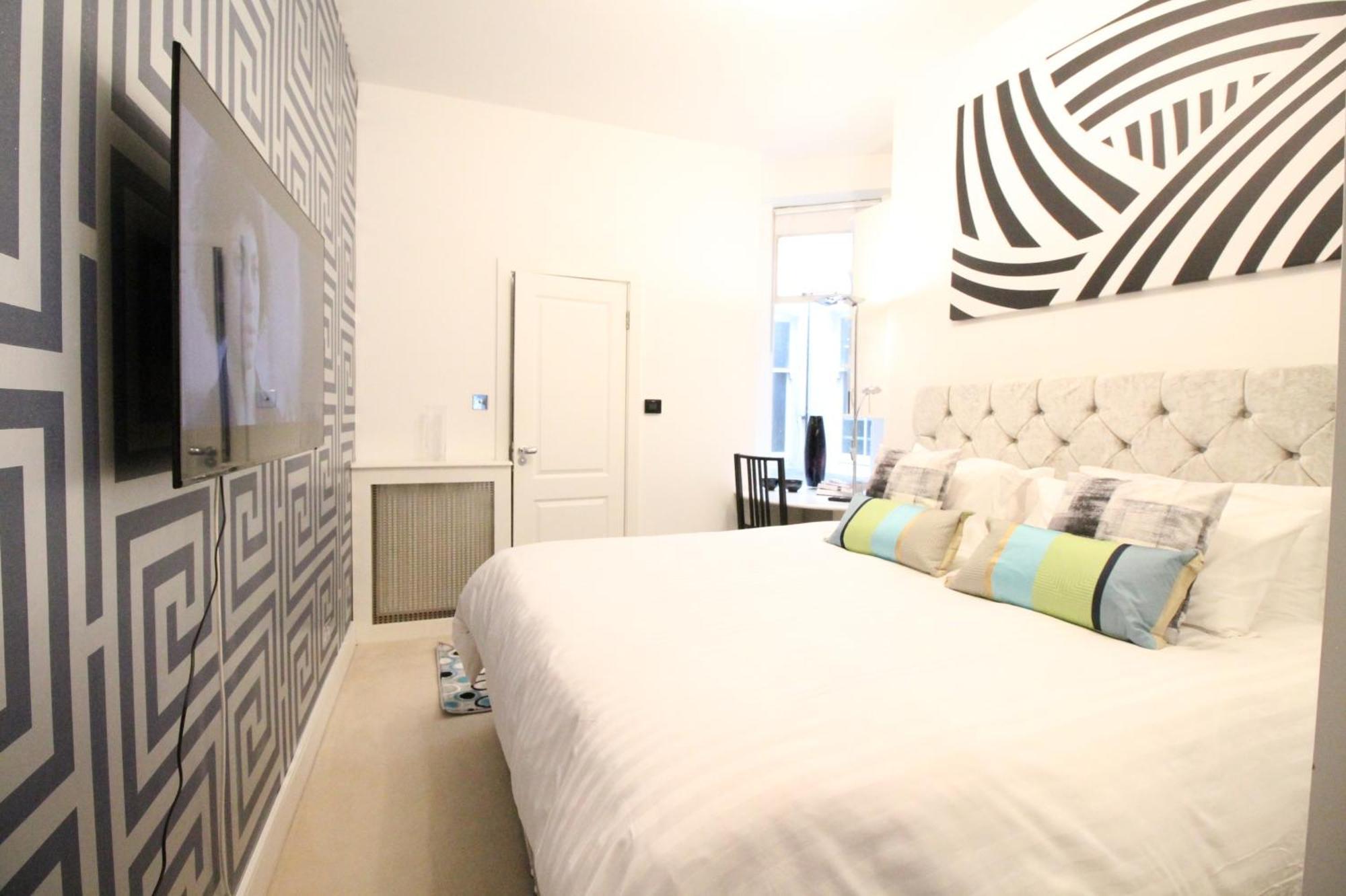 Apartment Contemporary 3 Double Bedroom 2 Bathroom Haven In The Heart Of Chelsea Exquisite With A Designer's Touch