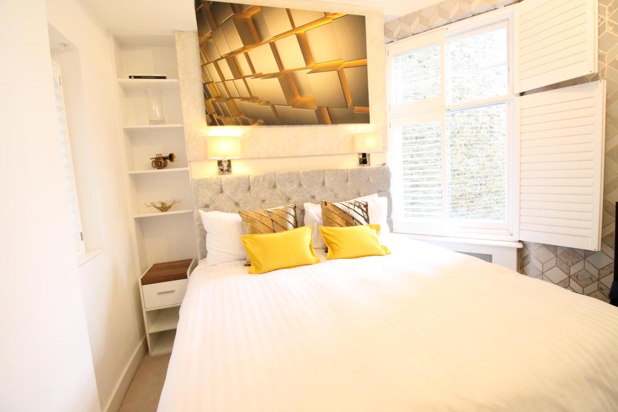 Apartment Contemporary 3 Double Bedroom 2 Bathroom Haven In The Heart Of Chelsea Exquisite With A Designer's Touch *