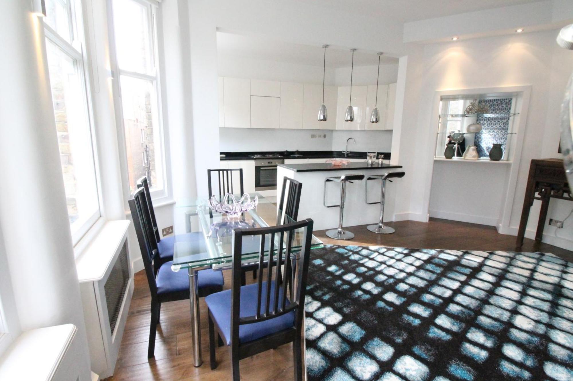 Contemporary 3 Double Bedroom 2 Bathroom Haven In The Heart Of Chelsea Exquisite With A Designer's Touch Apartment London