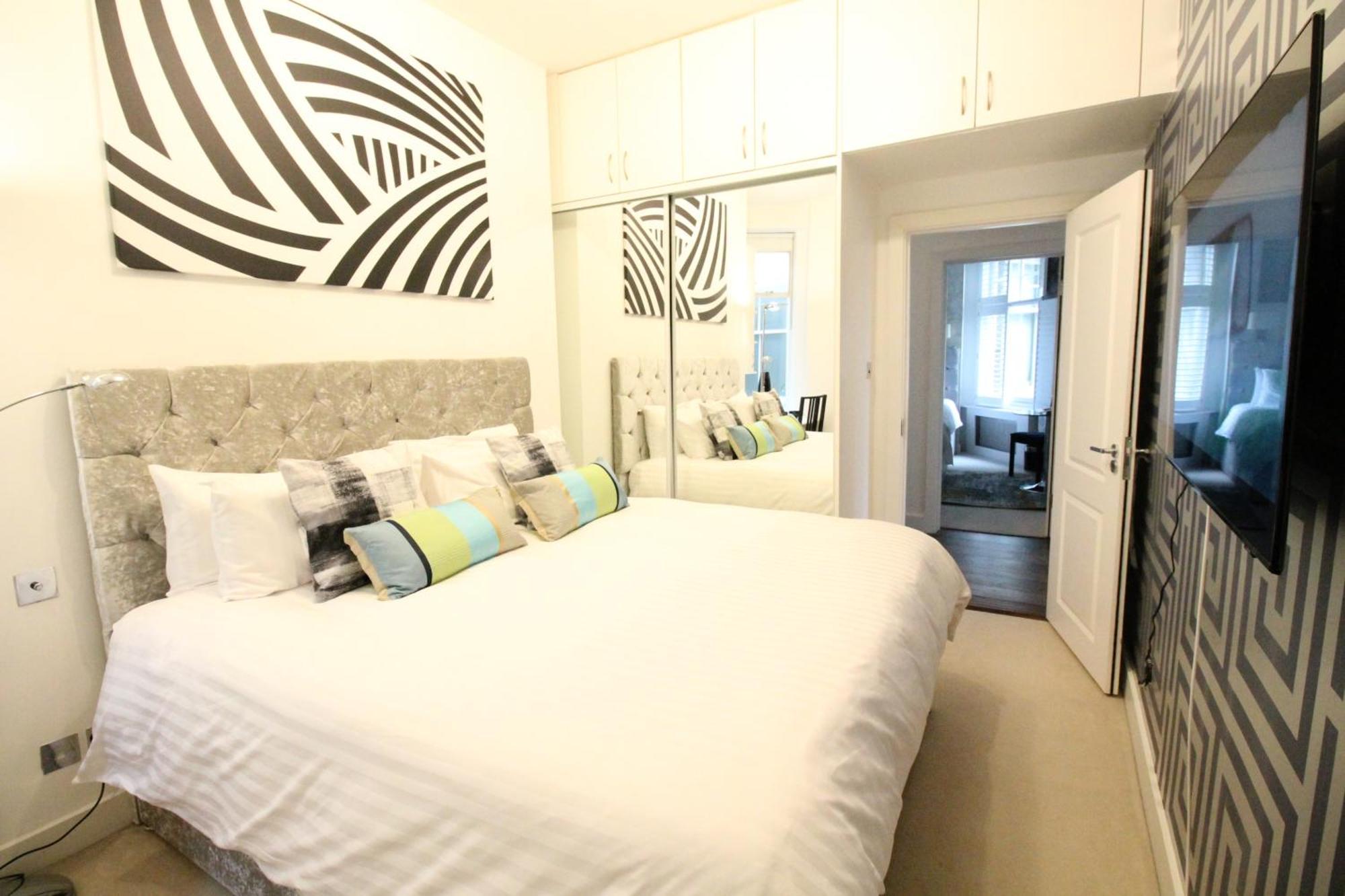 Contemporary 3 Double Bedroom 2 Bathroom Haven In The Heart Of Chelsea Exquisite With A Designer's Touch Apartment *