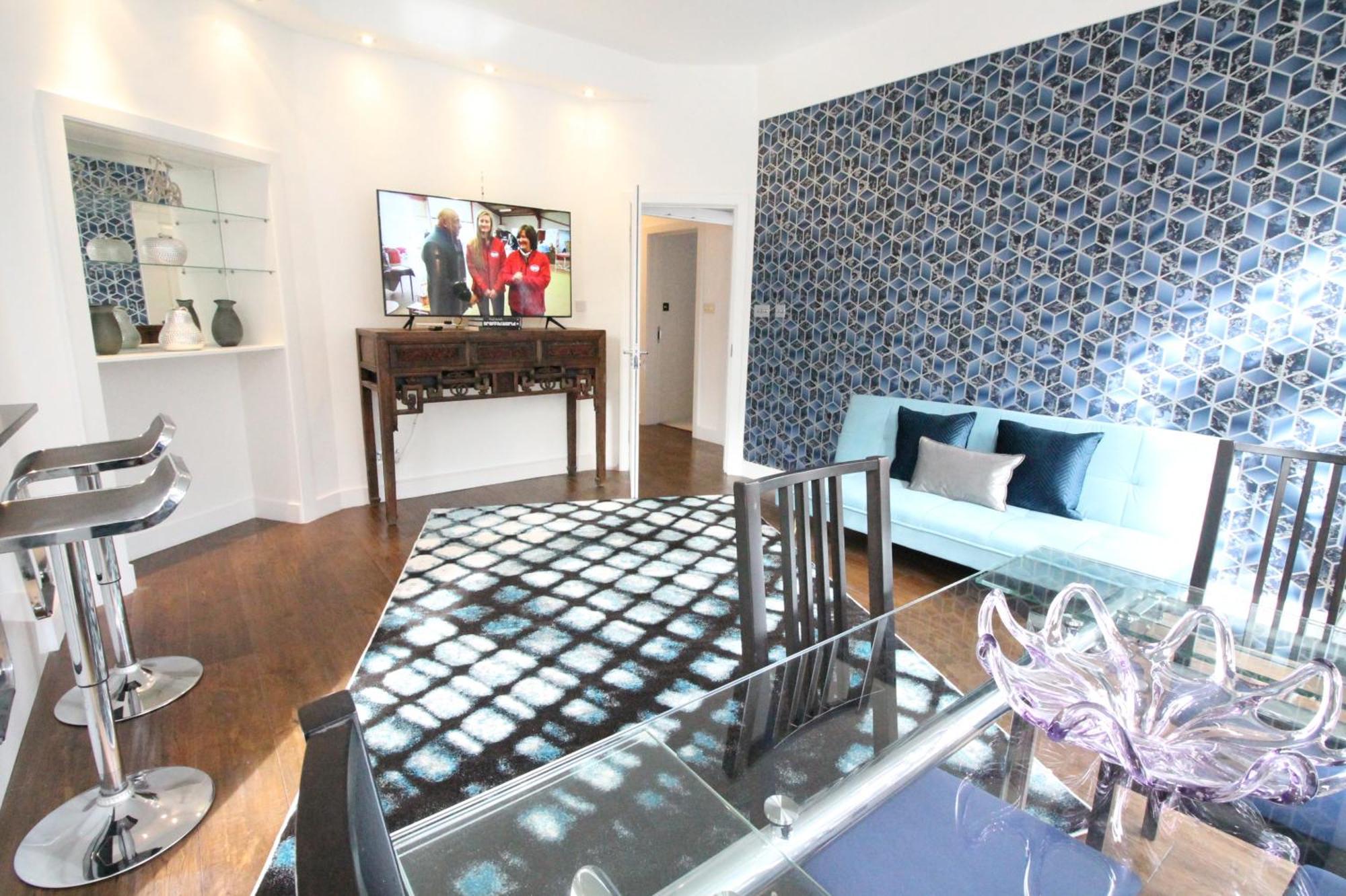 Apartment Contemporary 3 Double Bedroom 2 Bathroom Haven In The Heart Of Chelsea Exquisite With A Designer's Touch London