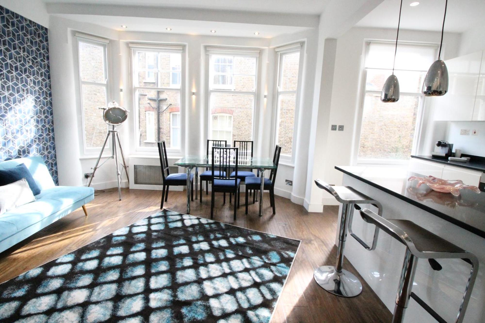 Contemporary 3 Double Bedroom 2 Bathroom Haven In The Heart Of Chelsea Exquisite With A Designer's Touch *