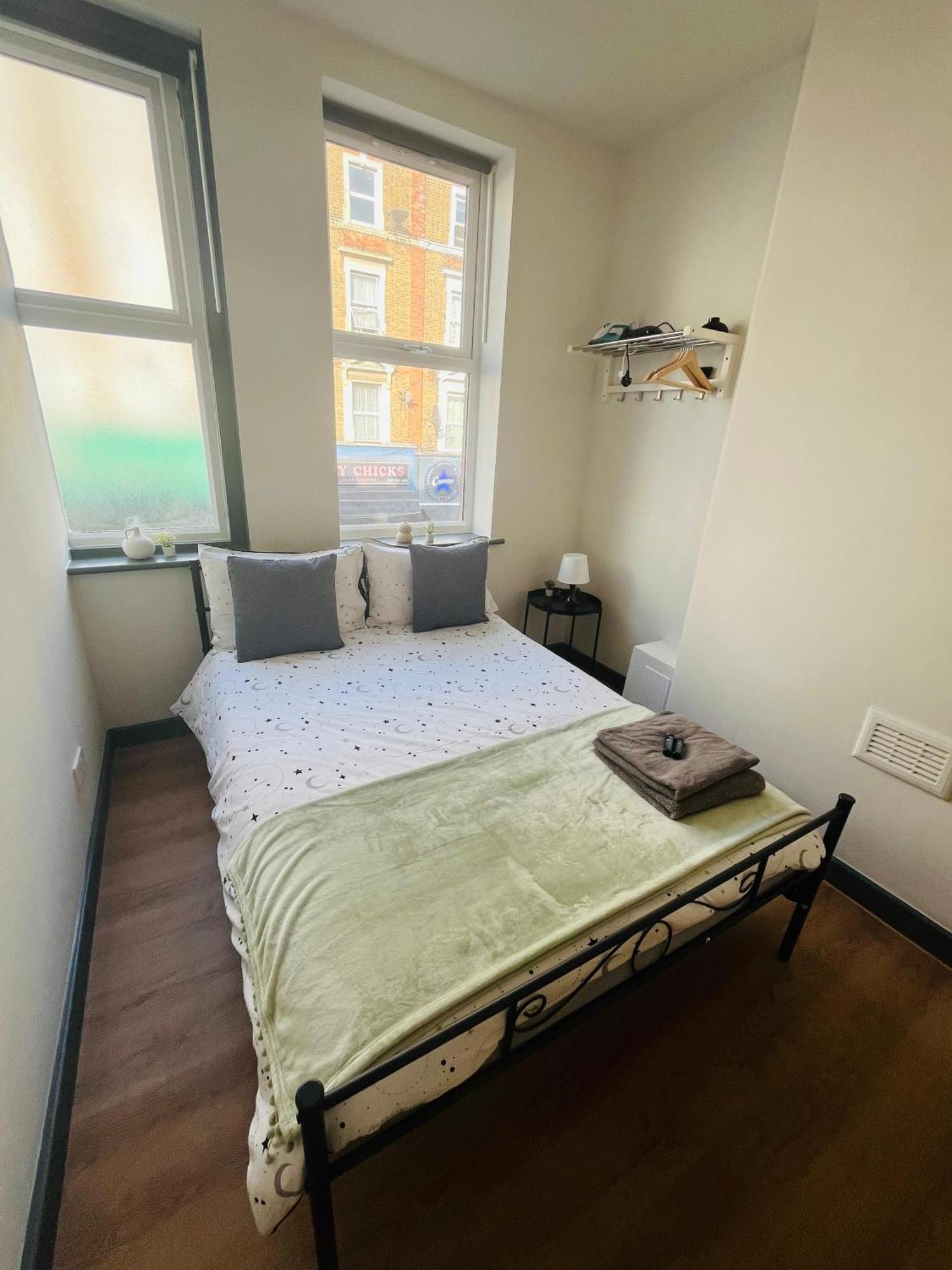 Kilburn Guest 167 * London