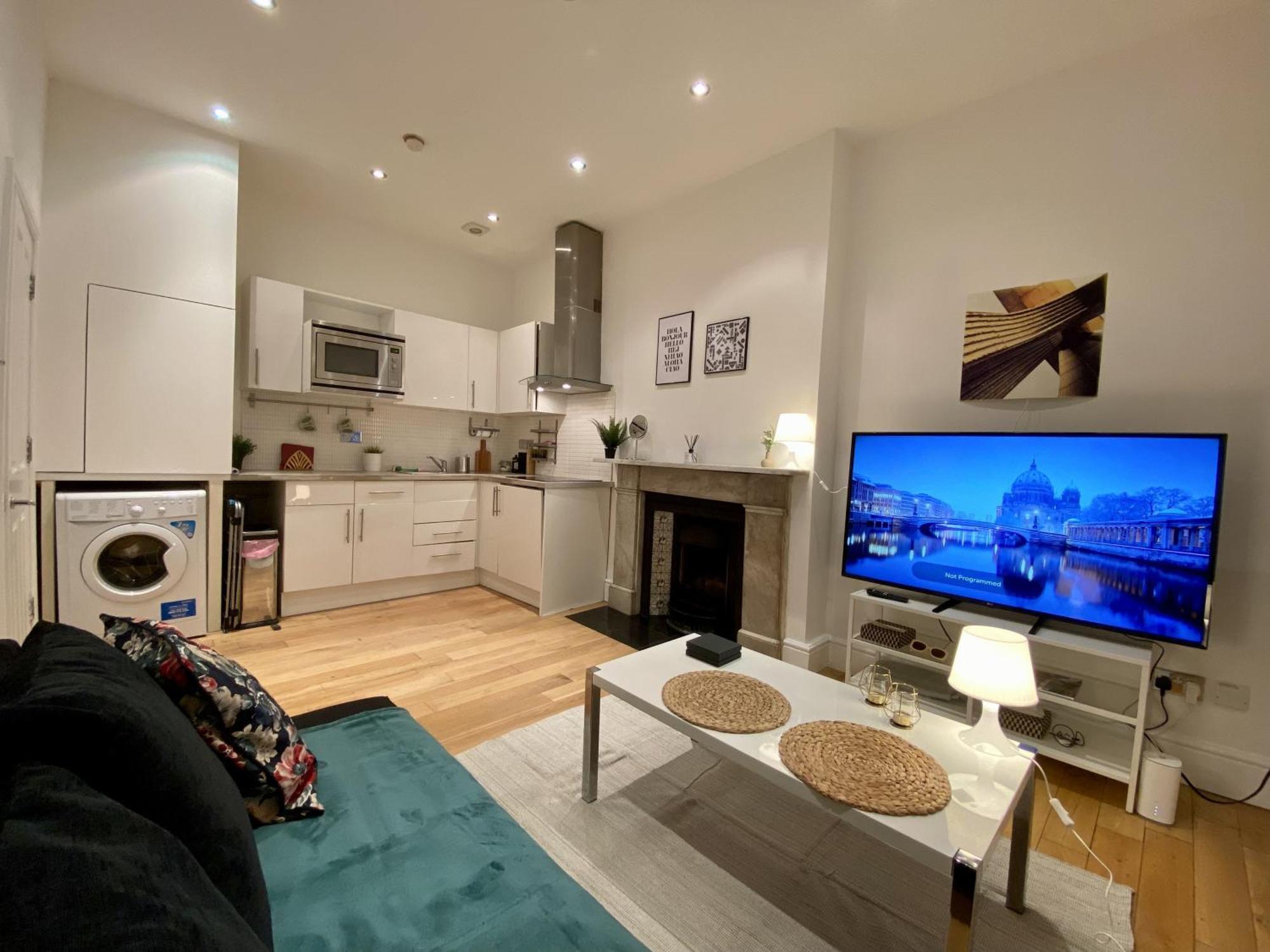 Entire Flat, Central London, Bank Payment To The Host Within 24h From The Reservation *