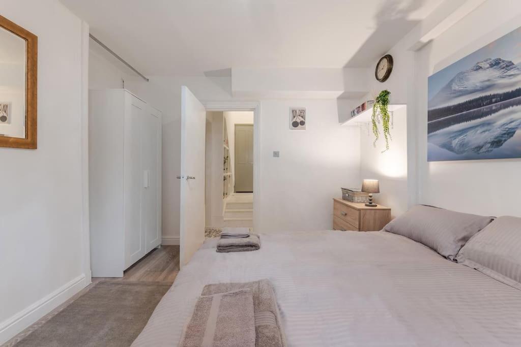 Spacious And Modern Duplex With Garden London
