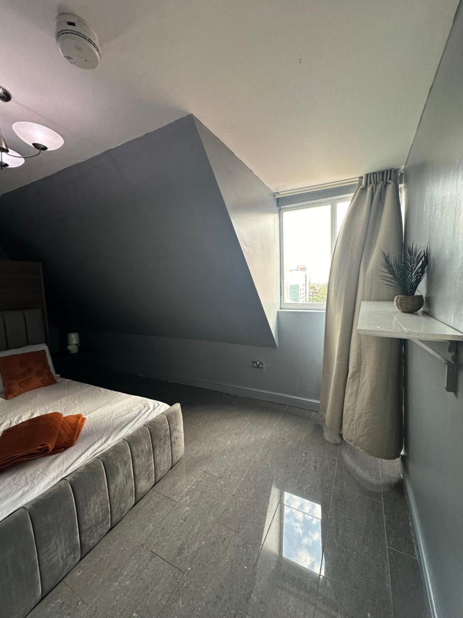 Luxury In Rooftop Penthouse In Central London, Shared Flat