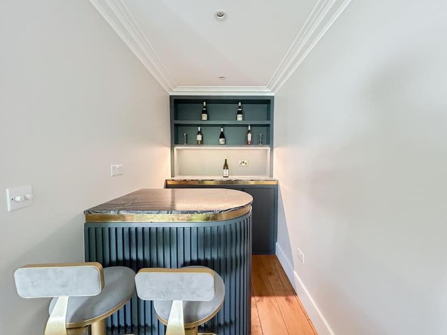 Luxurious In A Prestigious Location Appartement *