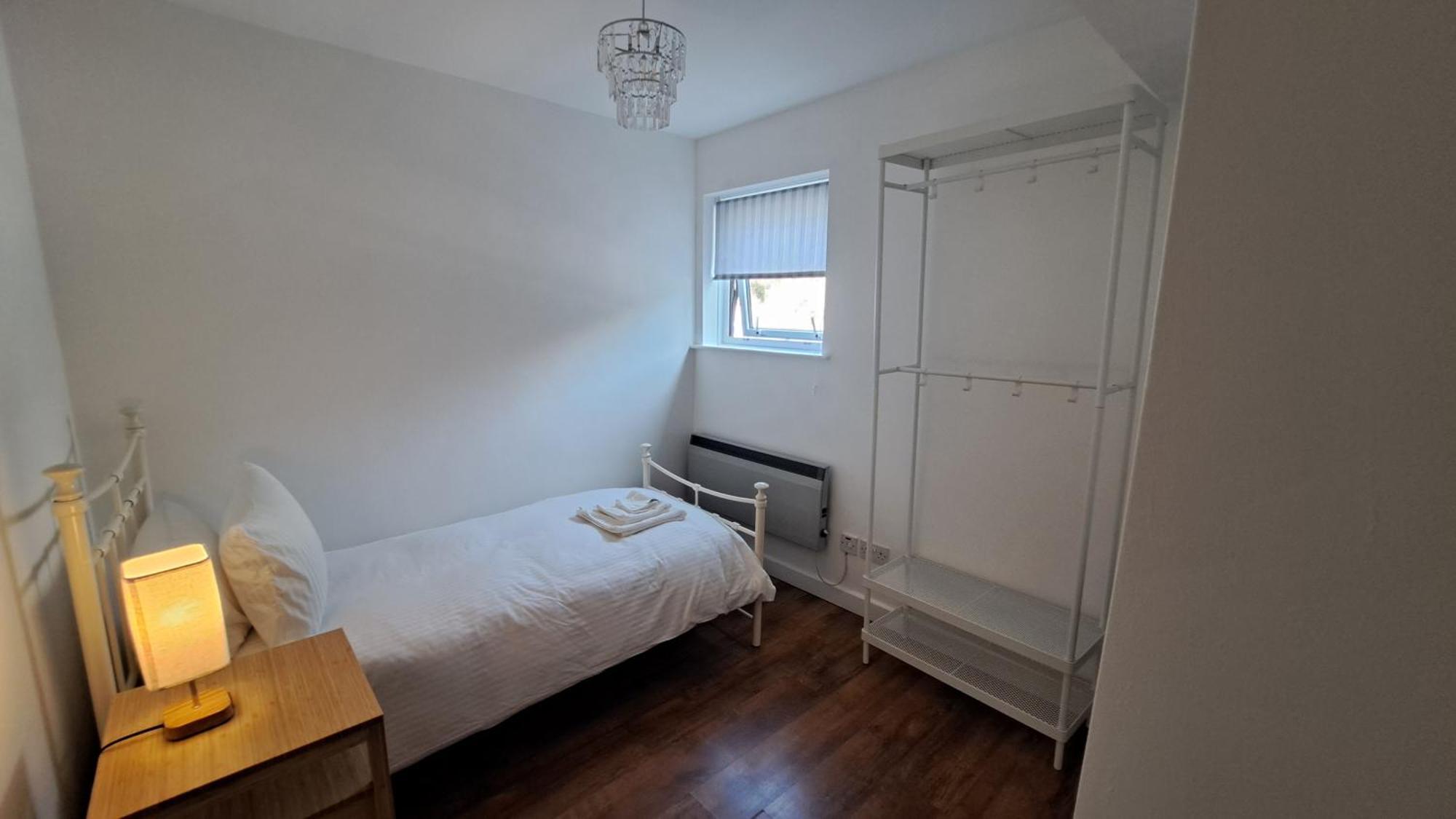 Wapping 700sqft 2 Bedroom - South Facing Dockside Views - Secure Parking * Londres