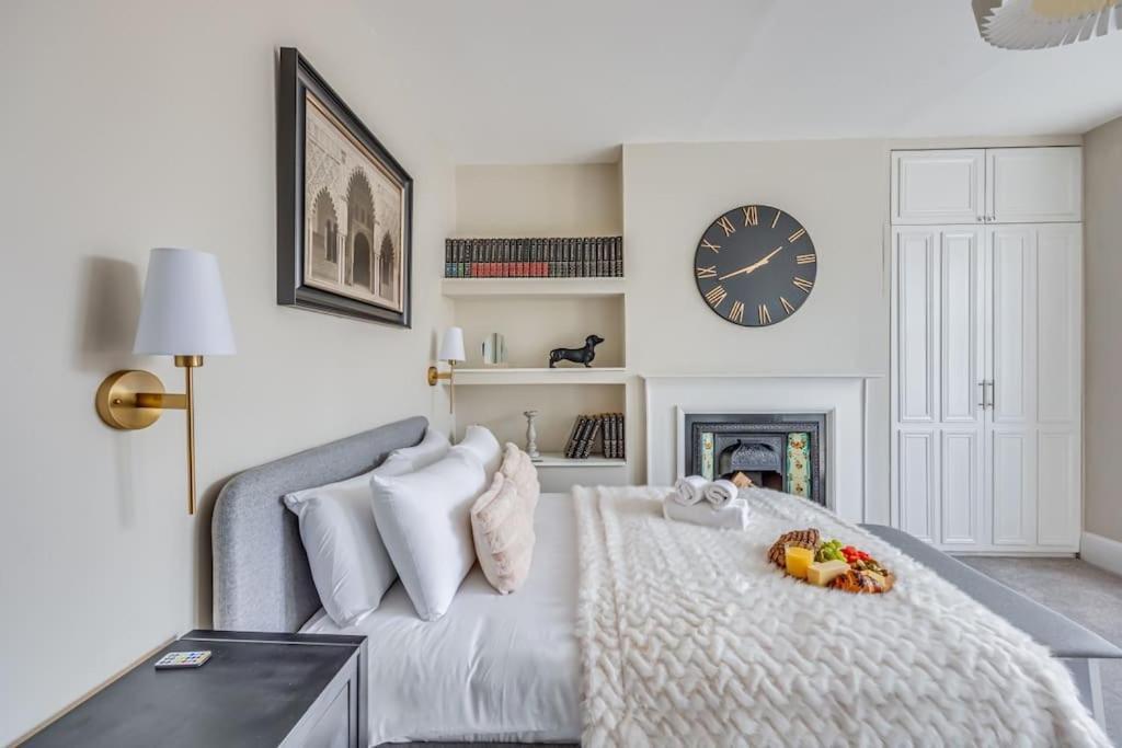 Сasa de vacaciones Beautiful 5 Bedroom 4 Bathroom House In W6 By Yoko - 10 Minute's To - Free Parking, Fast Wifi, Work Desks And Smarttvs With And Netflix *