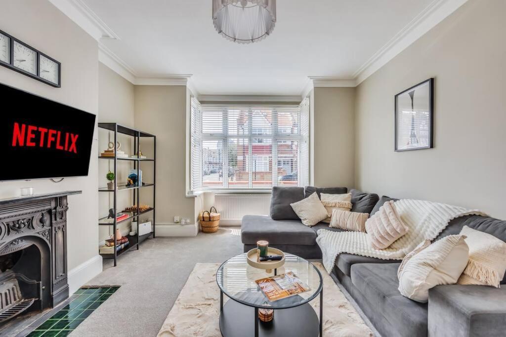Сasa de vacaciones Beautiful 5 Bedroom 4 Bathroom House In W6 By Yoko - 10 Minute's To - Free Parking, Fast Wifi, Work Desks And Smarttvs With And Netflix