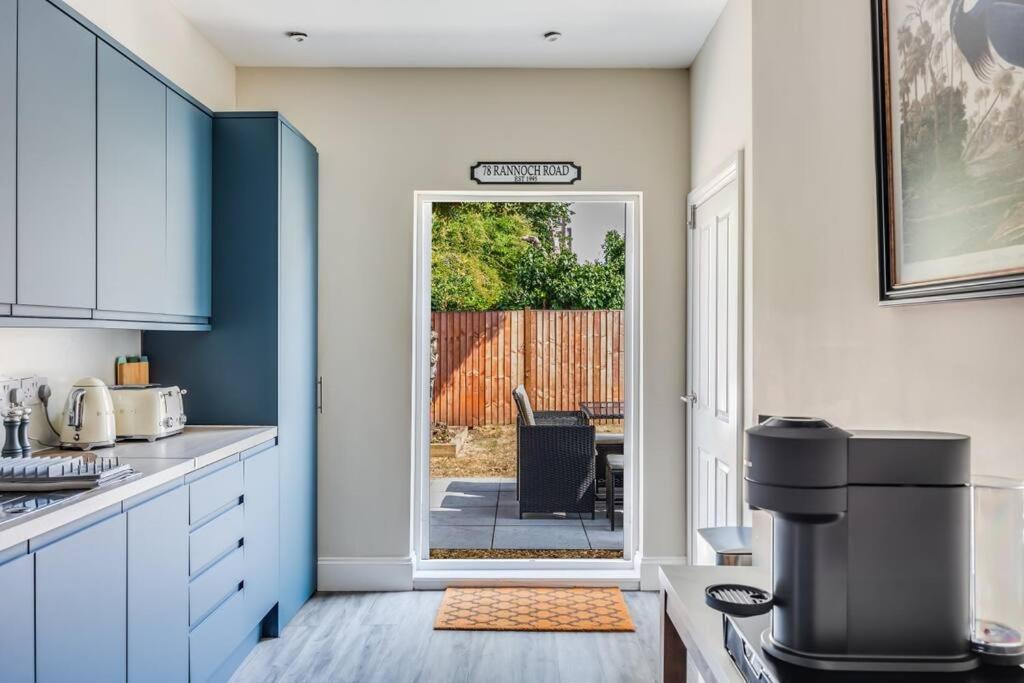 Beautiful 5 Bedroom 4 Bathroom House In W6 By Yoko - 10 Minute's To - Free Parking, Fast Wifi, Work Desks And Smarttvs With And Netflix * Londres