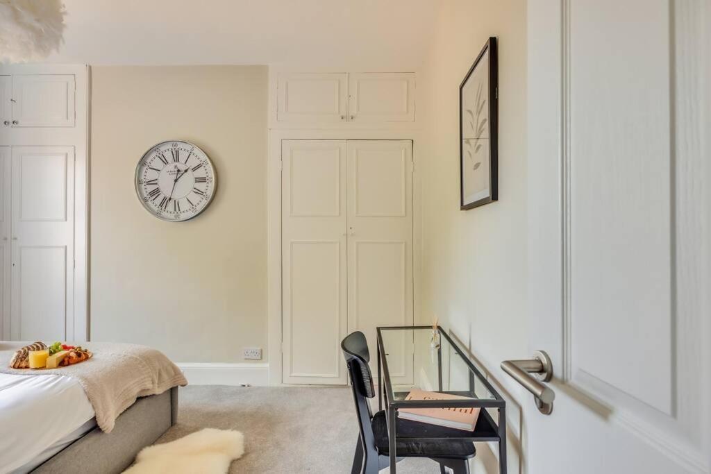Beautiful 5 Bedroom 4 Bathroom House In W6 By Yoko - 10 Minute's To - Free Parking, Fast Wifi, Work Desks And Smarttvs With And Netflix Сasa de vacaciones Londres