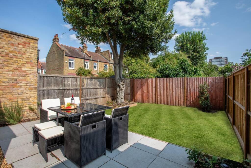 Beautiful 5 Bedroom 4 Bathroom House In W6 By Yoko - 10 Minute's To - Free Parking, Fast Wifi, Work Desks And Smarttvs With And Netflix Сasa de vacaciones