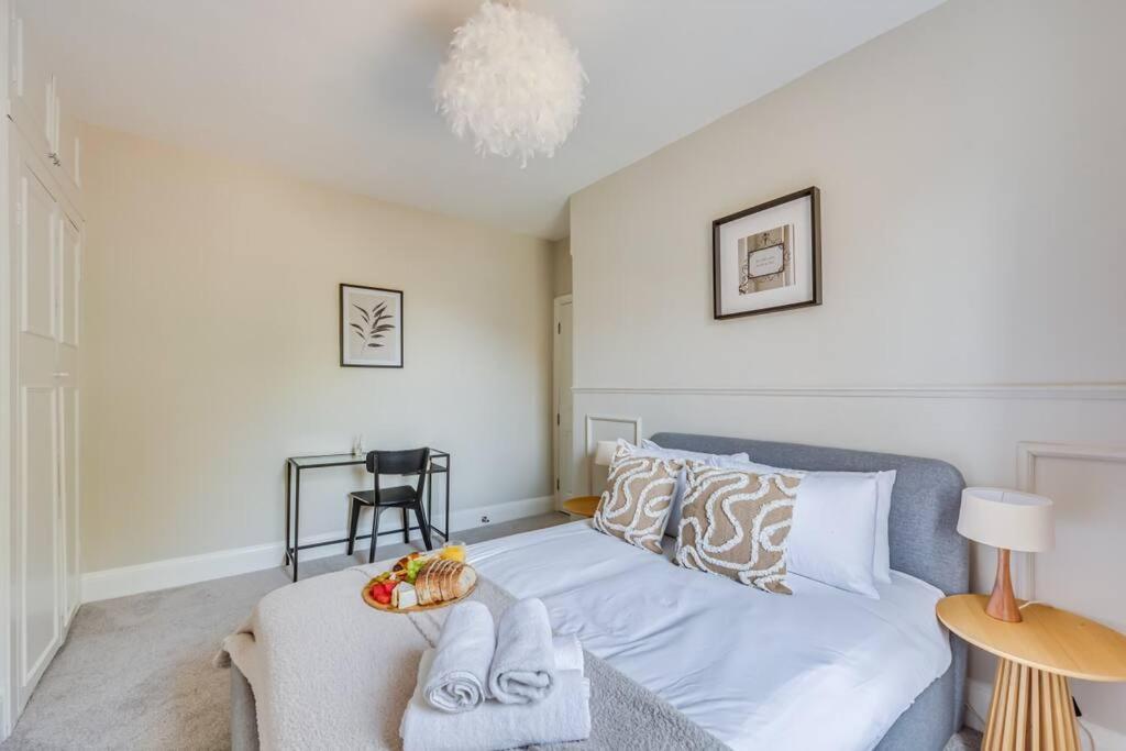 Beautiful 5 Bedroom 4 Bathroom House In W6 By Yoko - 10 Minute's To - Free Parking, Fast Wifi, Work Desks And Smarttvs With And Netflix * Londres