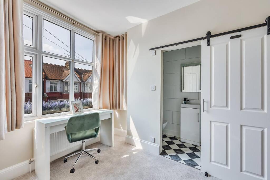 Сasa de vacaciones Beautiful 5 Bedroom 4 Bathroom House In W6 By Yoko - 10 Minute's To - Free Parking, Fast Wifi, Work Desks And Smarttvs With And Netflix