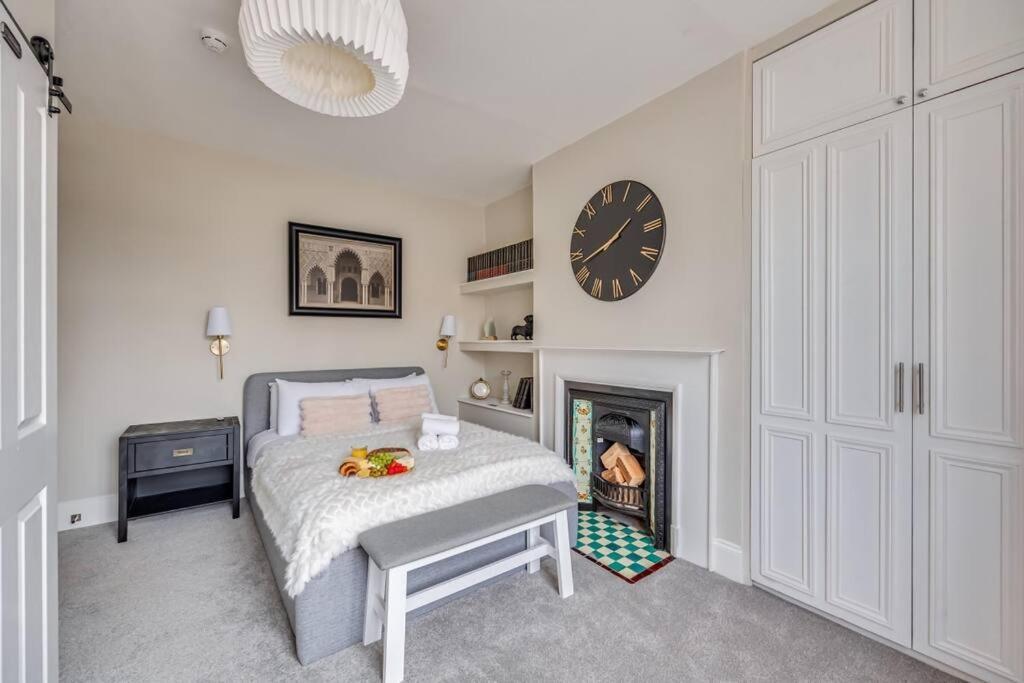 Beautiful 5 Bedroom 4 Bathroom House In W6 By Yoko - 10 Minute's To - Free Parking, Fast Wifi, Work Desks And Smarttvs With And Netflix Сasa de vacaciones