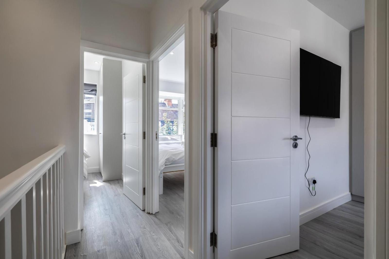 Modern With Driveway Parking For 2 Vehicles, Near Tottenham Hotspur Stadium, White Hart Lane Train Station Сasa de vacaciones Londres