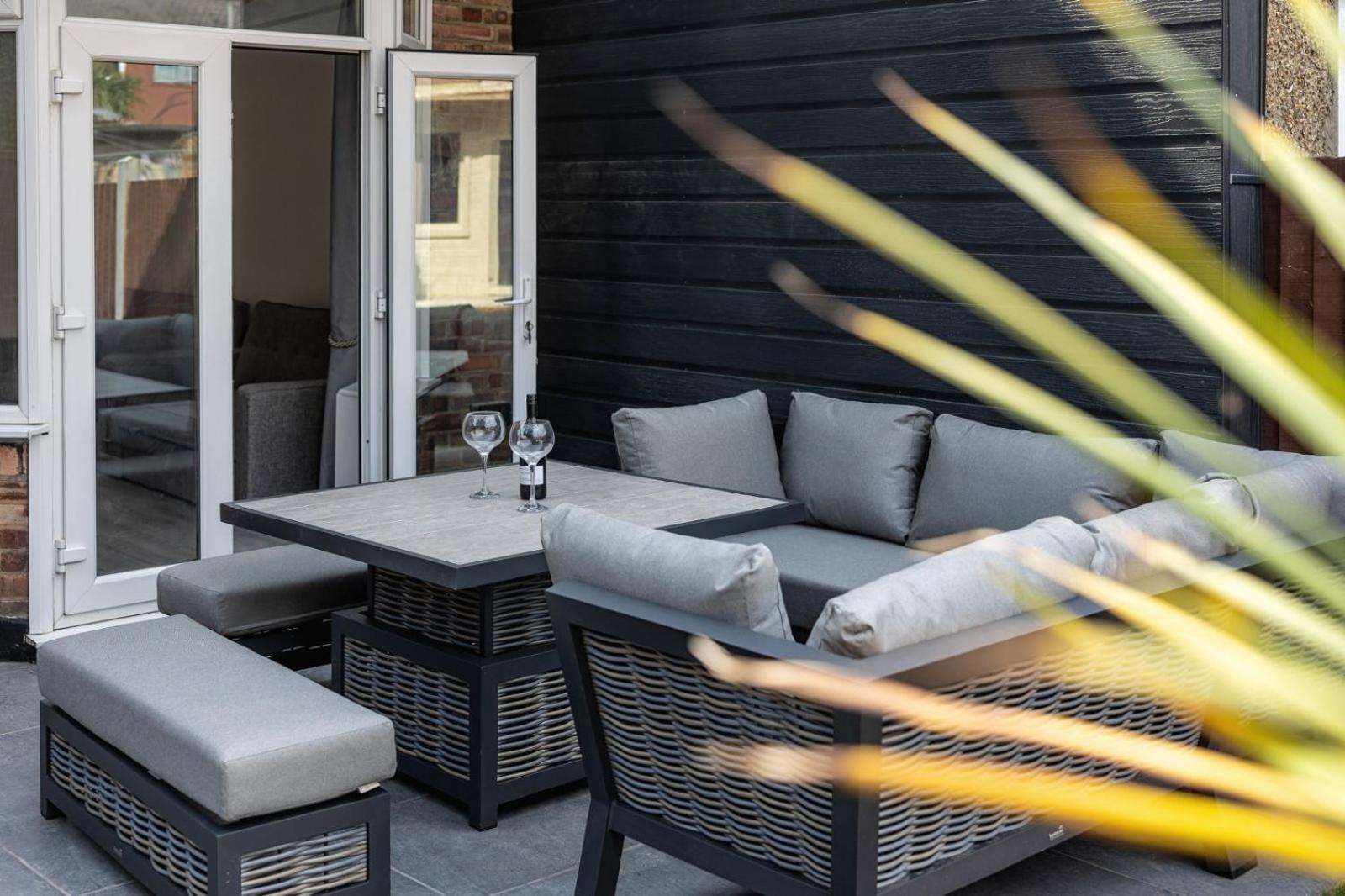 Modern With Driveway Parking For 2 Vehicles, Near Tottenham Hotspur Stadium, White Hart Lane Train Station Londen