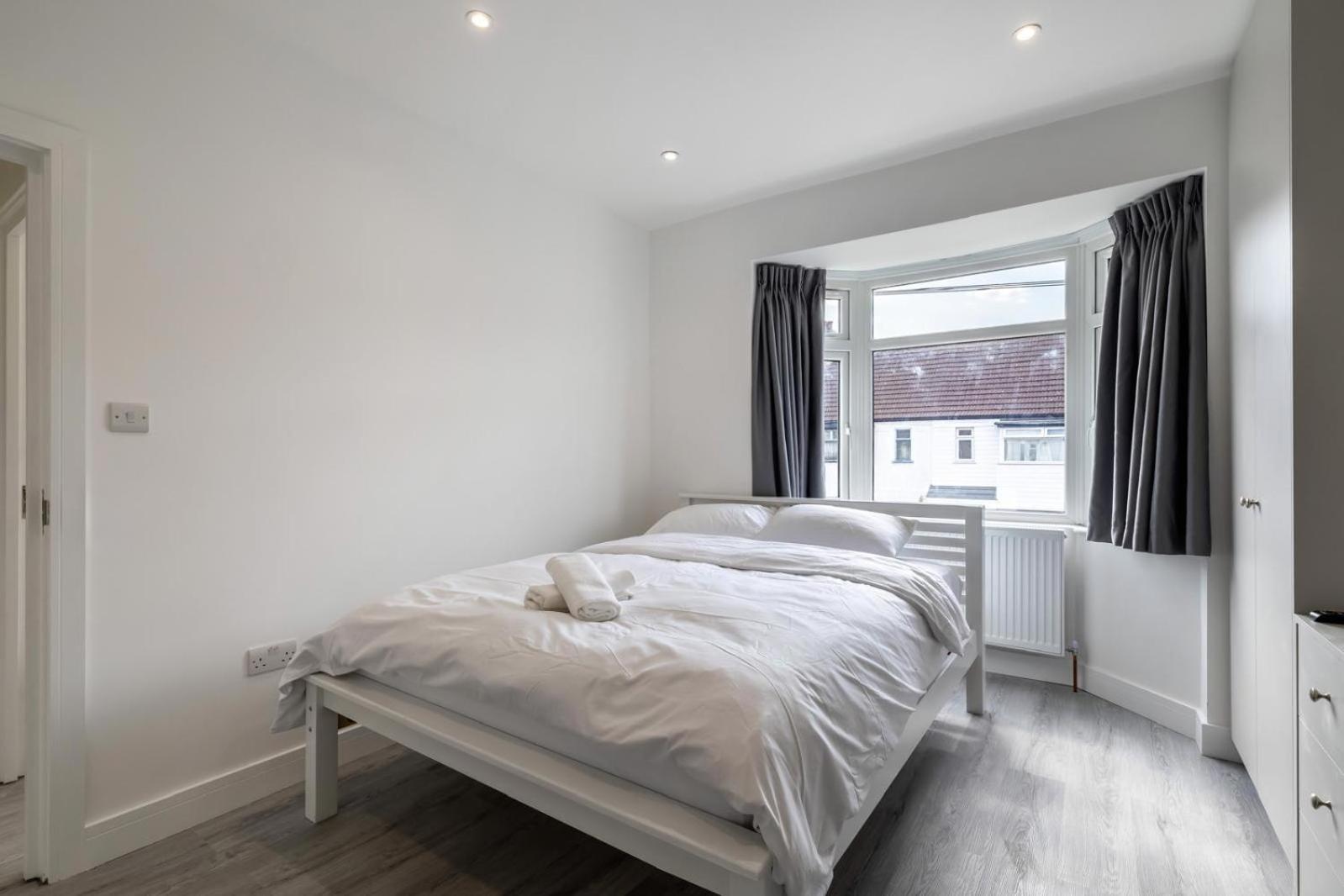 Modern With Driveway Parking For 2 Vehicles, Near Tottenham Hotspur Stadium, White Hart Lane Train Station * Londen